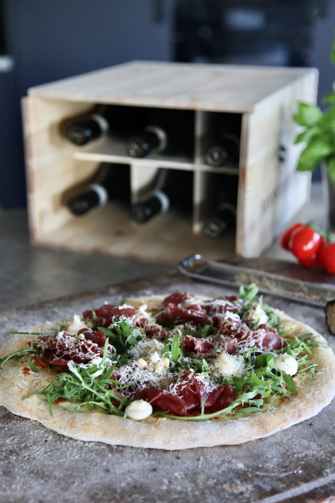 Pizza bianca med parmesankräm, Bresaola & tryffel
