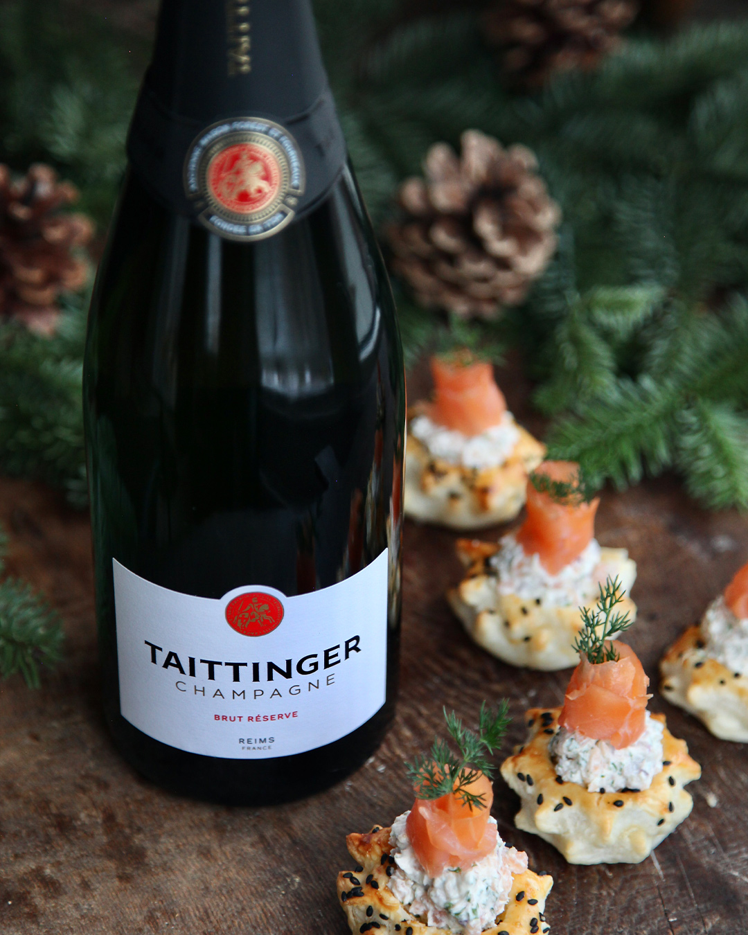 Champagne Taittinger smördegsstjärnor. laxröra, Catarina König.
